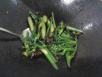 简易的腊肉炒芥兰
