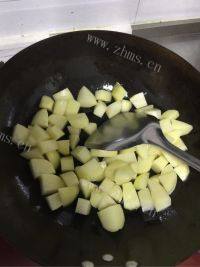 美味的香辣孜然土豆做法图解4)