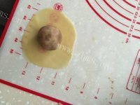 自制广式莲蓉月饼做法图解4)