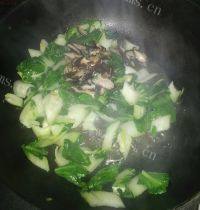 家常菜青菜炒香菇做法图解6)