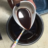 香甜的熔岩蛋糕做法图解6)