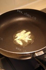 美味的丝瓜浸鱼丸做法图解3)