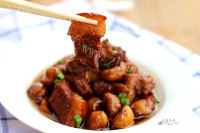 美味的板栗红烧肉