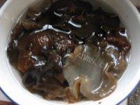 「DIY美食」凉拌黑木耳做法图解1)