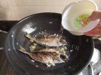 家常黄豆酱焖泥猛鱼做法图解6)