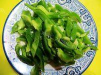 家常菜青椒炒鸡蛋做法图解2)