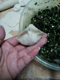 美味的荠菜饺子做法图解11)