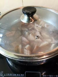 美味猪肉炖莲藕做法图解10)