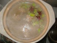 美味的菠菜肉丸粉丝汤做法图解6)