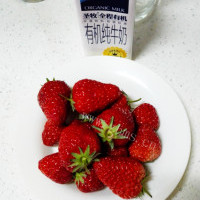 营养丰富的草莓奶昔的做法图解一