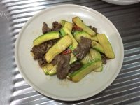 家常菜西葫芦炒牛肉