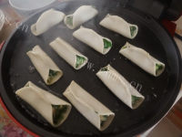 美味的韭菜鲜肉锅贴做法图解12)