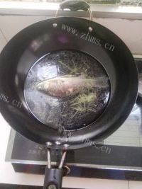 豆瓣鲫鱼汤做法图解6)