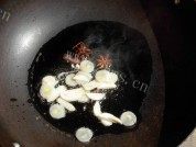 五花肉炖豆角做法图解4)