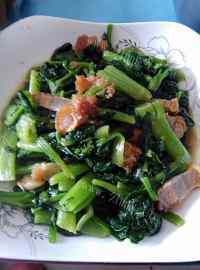 家常腌肉炒菠菜做法图解7)