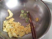 在家做的菠菜鸡蛋汤做法图解5)