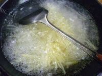 家常菜青椒炒土豆丝做法图解2)