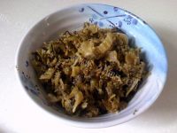 美味的咸菜焖猪肉做法图解1)