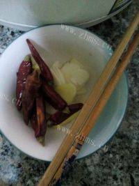 家常菜肉末酸豇豆做法图解3)