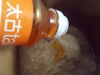 诱人的蛋黄酥做法图解4)
