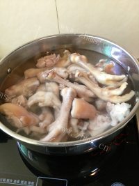 劲道孜然猪手做法图解2)