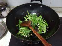 家常菜青椒炒豆皮做法图解2)