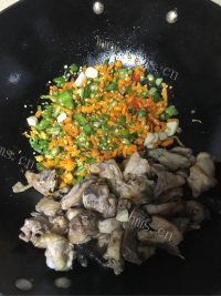 辣椒炒鸡肉做法图解6)