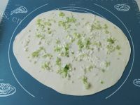 色香味浓的香葱千层饼做法图解5)