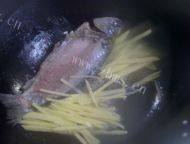 美味的红枣鲫鱼汤的做法图解六