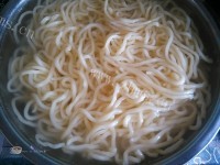咸淡适宜的黄鱼煨面做法图解10)