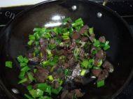 家常菜蒜香猪血做法图解5)