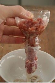 自制麻辣香肠做法图解5)
