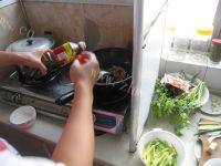 家常菜芹菜炒土豆做法图解6)