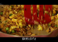 家庭版老干妈炒饭做法图解3)