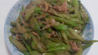 家庭式芹菜炒肉