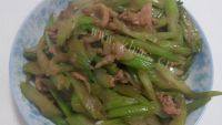 家庭式芹菜炒肉
