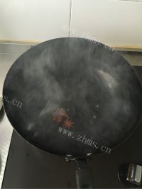 回味无穷的排骨烧土豆做法图解4)