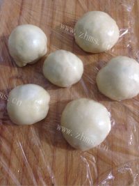 诱人的豆沙面包做法图解6)