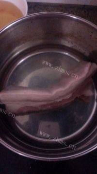家常菜红烧肉炖干豆角做法图解1)