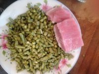 美味营养的酸豆角炒肉末做法图解1)