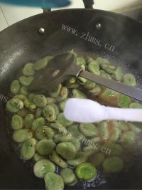 下酒菜炒蚕豆做法图解5)