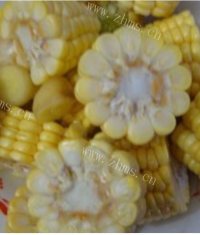 美味的排骨玉米汤做法图解2)