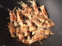 家常菜五花肉金针菇卷做法图解6)
