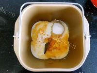 美食橙香面包卷做法图解3)