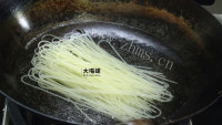 特色美食正宗柳州螺蛳粉做法图解4)