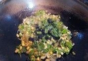 家常菜酸菜炒豆芽