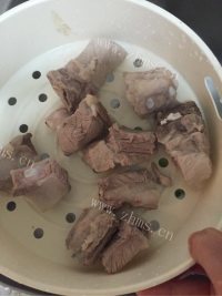 色泽鲜亮的糖醋排骨做法图解4)