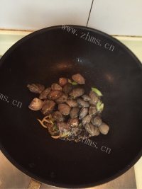 妈妈最爱的炒花蛤做法图解6)