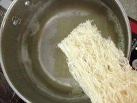 美味的米粉汤做法图解1)