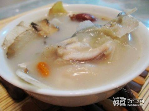 川穹白芷鱼头汤